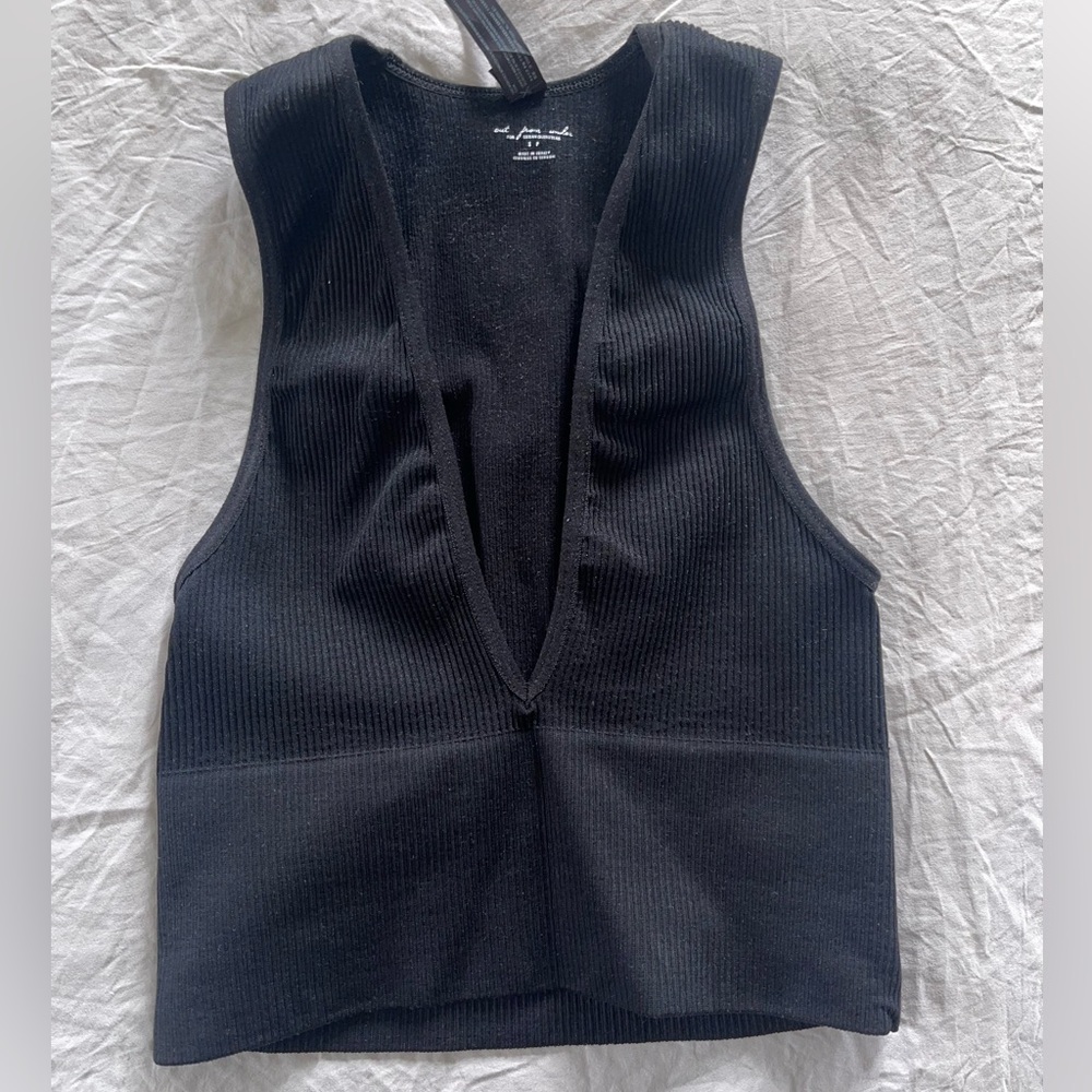 URBAN OUTFITTERS Black V Neck Crop Tank